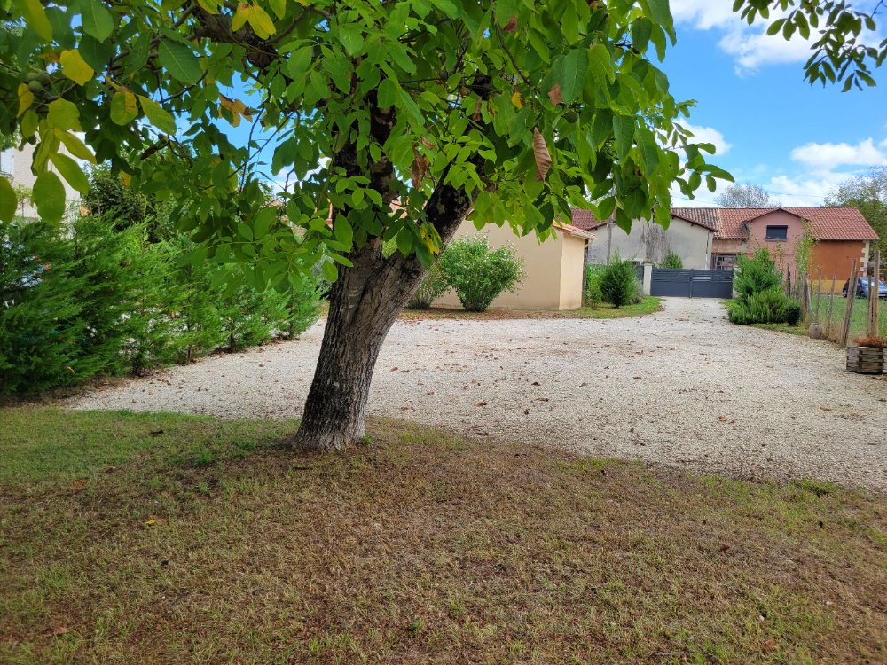Aire camping-car  Neuvic (24190) - Photo 4